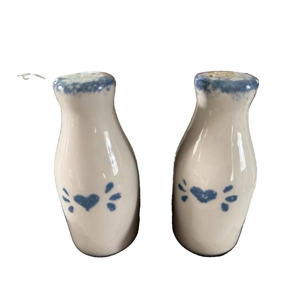 Country Style Milk Bottle Salt And Pepper Shakers With Wooden Stand Vintage
